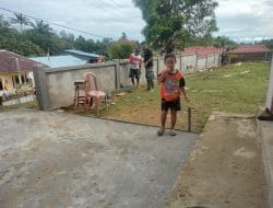 Anak-Anak Desa Sentangau Jaya Bermain Di Lokasi TMMD ke-111 Kodim 1202/Singkawang