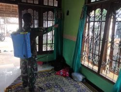 Satgas TMMD 111 Kodim 0817 Gresik Semprotkan Disinfektan Keliling Desa