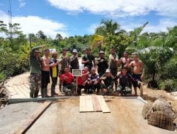 SATGAS TMMD JALIN KEBERSAMAAN BERSAMA WARGA