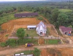 TMMD Ke 111 Kodim 1202/Singkawang, Tampak Dari Udara Hasil Dari Pengerjaan Jalan Baru dan Pagar Gereja Santo Kristoforus