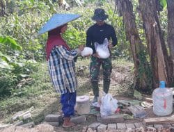 Tidak Mau Berpangku Tangan Kaum Hawa Desa Siwalan Tau Cara Bantu Satgas dan Warga Saat Bekerja