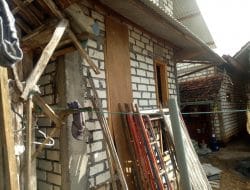 Rumah Karjono Sudah PadaTahap Pemasangan Keramik Lantai