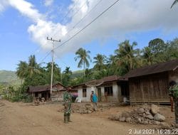 Tetap Kompak, Giat langsir Batu Pengerasan Jalan Baru di TMMD Kodim Tapsel