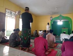 Satgas TMMD Ke-111 Kodim 1202/Skw Laksanakan Sholat Jumat Bersama Warga Setempat
