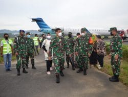 Tim Wasev Mayjen TNI Eka Wiharsa Keluar dari Landasan Pacu Bandara Sibolga