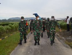Dansatgas TMMD Kodim Tapsel di Bandara Dr. Ferdinan Lumban Tobing Jemput Tim Masev