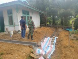 Pasiter kodim 1202/skw tinjau pengerjaan pembuatan parit puskesmas pembantu dalam program TMMD