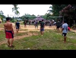 Satgas TMMD Ke 111 Kodim 1202/Skw Memanfaatkan Waktu Sore Untuk Berolahraga