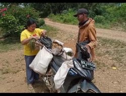 Penjual Sayur Keliling Warga Desa Sagat Besukur Kepada Satgas TMMD Ke 111 Kodim 1202/Skw