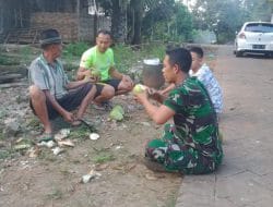 Buah Kelapa Muda Hasilkan Kebersamaan Satgas dan Warga