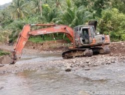 Pantang Menyerah, Giat langsir Batu Penahan Tebing Jalan Baru di TMMD Kodim Tapsel