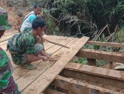 Satgas TMMD Tapsel, Giat Perbaiki Jembatan Rusak Jalankan Prokes