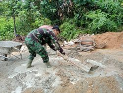 Satgas TMMD ke-111 Mahir Mengaduk Semen