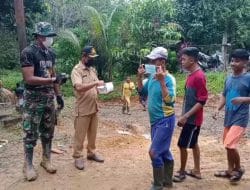Kepala Dusun Sibung Apresiasi Pembagian Masker Gratis Oleh TMMD Regtas Ke 111 Kodim 1202/Skw
