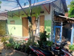 Sinergisitas, Satgas TMMD Gresik Selesaikan Cat Rumah Bu Tasriah