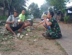 Buah Kelapa Muda Sarana Komsos Anggota Satgas TMMD