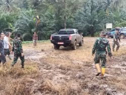 Lega Rasanya Setelah Berhasil Bebaskan Mobil dari Lumpur, TMMD Tapsel