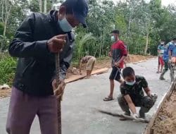 Pasi Ter Kodim 1202/Skw Motivasi Tim Satgas TMMD Regtas Ke 111 Serta Masyarakat Di Lokasi TMMD