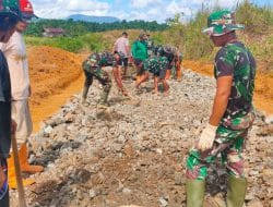 Semangat Gotong-royong TNI Dan Masyarakat Dalam Kegiatan TMMD Ke-111 Kodim 1009/Tanah Laut