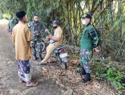 Komsos di Sela-Sela Istirahat Siang Dengan Warga