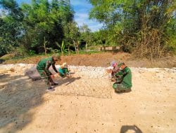Fungsi Bronjong di TMMD Kodim 0817/Gresik Untuk Tumpukan Batu