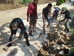 Serda Endra Sigap Bantu Alirkan Air Ke Rumah Warga Lokasi TMMD