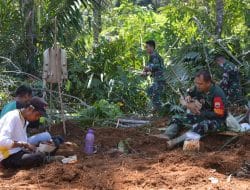 Dansatgas TMMD Kodim Tapsel, Makan Bersama Satgas dan Operator di Lokasi Pembukaan Jalan Baru