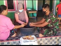 Satgas TMMD Regtas Ke 111 Kodim 1202/Skw Membantu Orang Tua Asuh