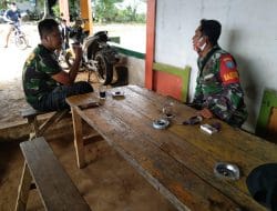 Minum Kopi Sebagai Penyemangat Pagi Satgas TMMD Regtas Ke 111 Kodim 1202/Skw