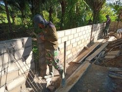 Satgas TMMD Regtas ke-111 Kodim 1202/Singkawang Sudah Masuki Tahap Pemasangan Besi Tiang Pagar