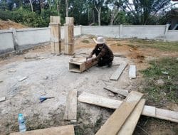Satgas TMMD Ke-111 Kodim 1202/Singkawang Membuat Box Tiang Pustu