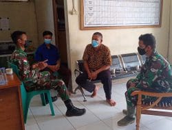 Satgas TMMD ke-111 Kodim 1202/ Singkawang Komsos dengan Aparatur Desa Sentangau Jaya