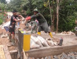 Penimbunan Jalan Box Jembatan Oleh Anggota Satgas TMMD Ke-111 Kodim 1202/Singkawang