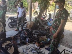 Putus Rantai, Satgas TMMD Regtas Ke 111 Kodim 0817/Gresik Bantu Perbaiki Motor Warga