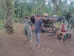 Saat Buat Jaring Ikan, Bukti Kemanunggalan TNI dan Rakyat