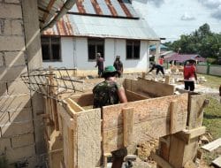 Pembuatan Box Tower Pinguin Gereja Katolik Santo Kristoforus Oleh Anggota Satgas TMMD Ke-111