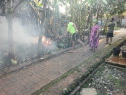 Tularkan Ilmu, Satgas TMMD Gresik, Ajari Membuat Gelang Coran
