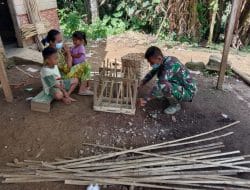 Kekompakan Pengrajin Anyaman Bambu