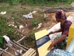 Finishing Lakukan Pengecatan Jembatan Oleh Satgas TMMD Ke-111 Kodim 1202/Singkawang