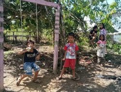 Anak-Anak Senang Bermain Di Lokasi TMMD ke-111 Kodim 1202/Singkawang