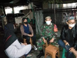 Ikut Berbelasungkawa, Babinsa Melayat Ke Rumah Duka Warga Binaan Disaat Kegiatan TMMD Ke-111 Kodim 1207/Pontianak Dilaksanakan   