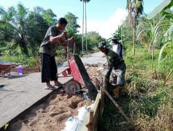 Satgas TMMD Ke-111 optimalkan Pengerjaan Jalan Rabat Beton Sepanjang 1100 Meter   