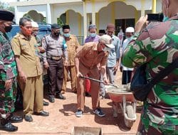 Peletakan Batu Pertama di Lokasi TMMD Ke-111 Desa Kuala Mandor B   