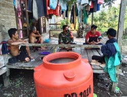 Melalui Komsos, Babinsa Kodim 1207/Pontianak Ajak Warga Sukseskan TMMD Reguler Ke-111