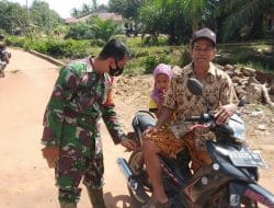 Jurnalis Kodim 1207/Pontianak Komsos Dengan Warga Sebelum Pelaksanaan Pra TMMD Ke-111