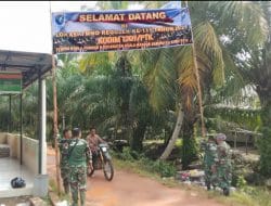 Pemasangan BannerSelamat Datang di Lokasi TMMD Ke-111 TA. 2021 Kodim 1207/Pontianak