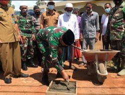 Peletakan Batu Pertama Program TMMD Ke-111 TA. 2021 Oleh Dandim 1207/Pontianak