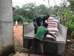 Material Untuk Pembangunan Jalan di Desa Kuala Mandor B Dalam Rangka Kegiatan TMMD Ke-111 TA. 2021 Kodim 1207/Pontianak Datang Tepat Waktu