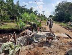 Kendala Jalan Berlubang di Lokasi TMMD Ke-111 Kodim 1207/Pontianak, Sertu Yudi S. Ambil Langkah
