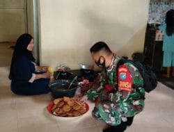 Dukungan Moril Terus Datang Dari Ibu-Ibu Untuk Satgas TMMD Ke-111 Kodim 1207/Pontianak